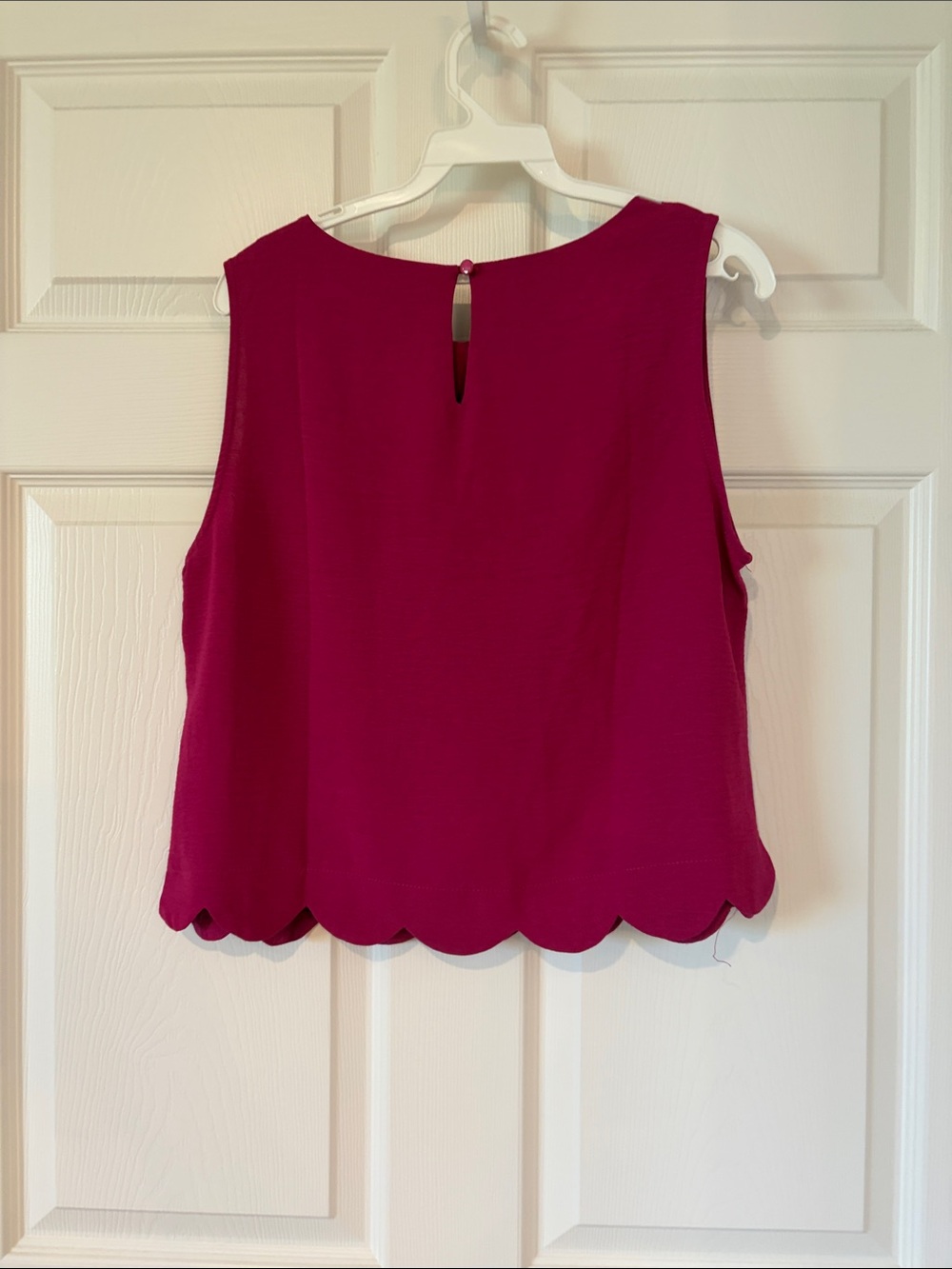 Scalloped Hem Sleeveless Tank Top - Magenta - Picture 4 of 5